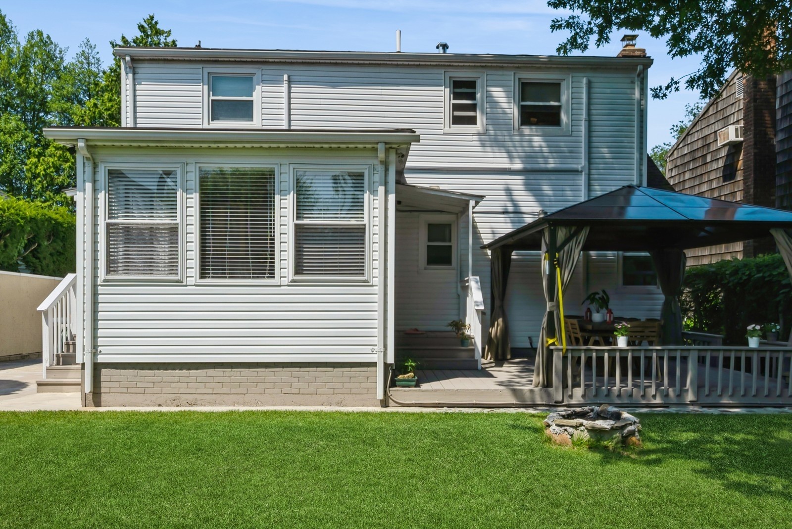 13_144LindenSt_2010_Large