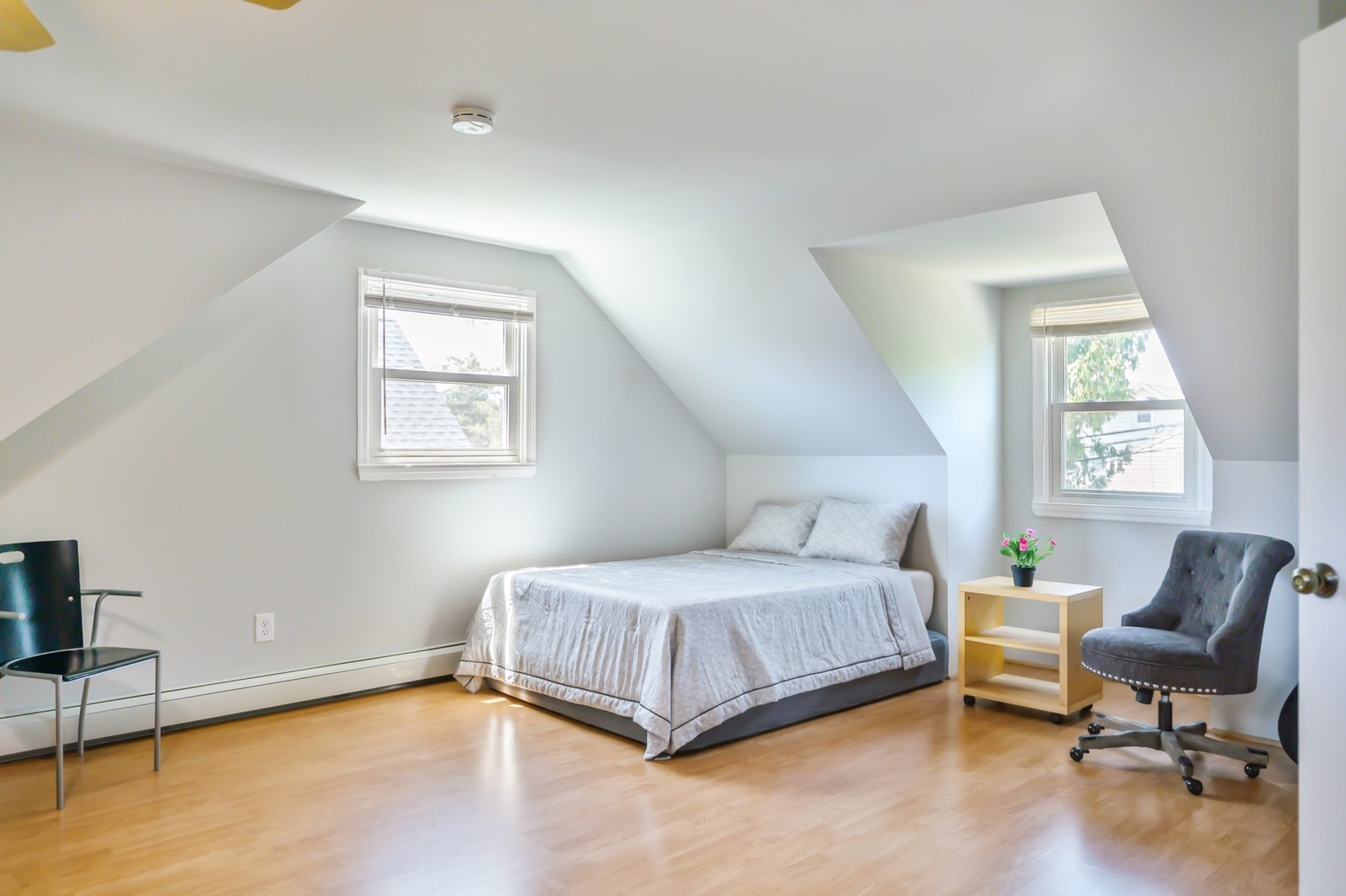 34_144LindenSt_2060_Large