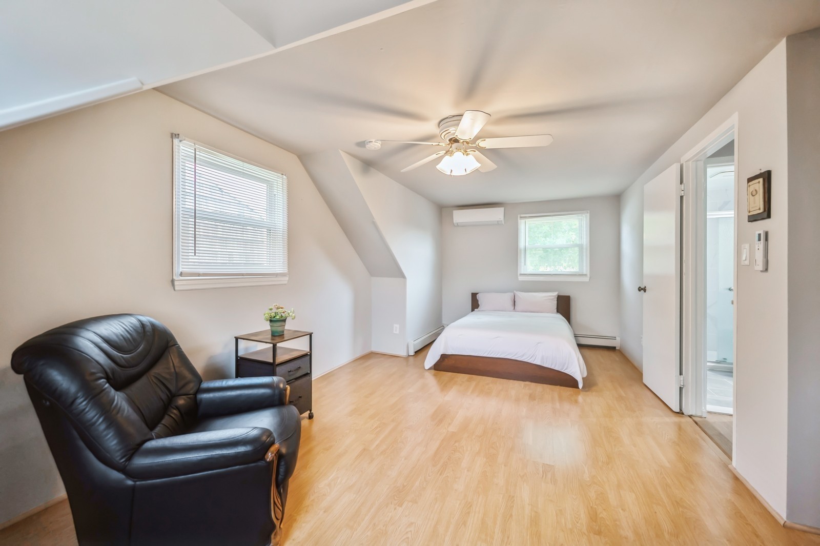 37_144LindenSt_2069_Large