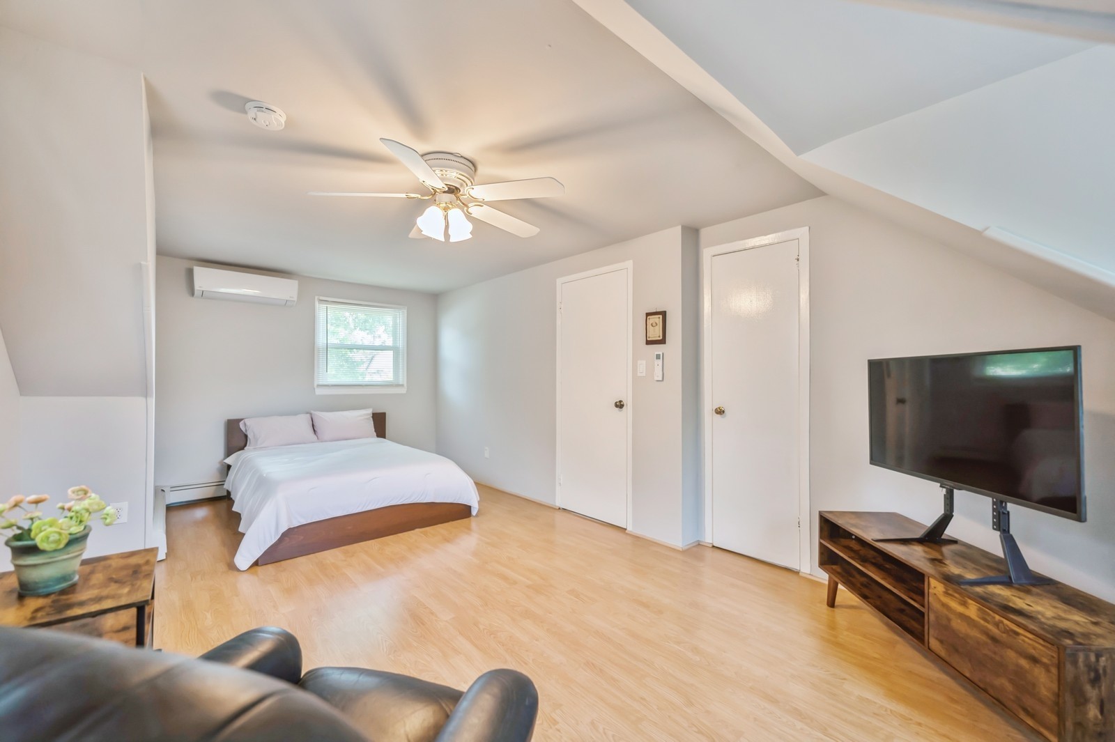 38_144LindenSt_2070_Large