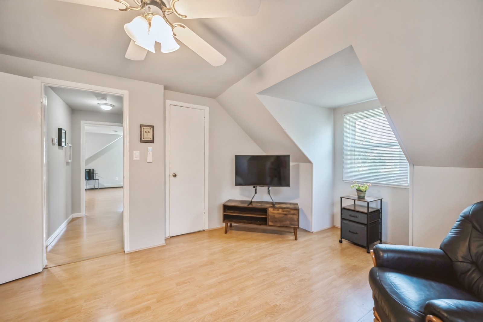 39_144LindenSt_2074_Large