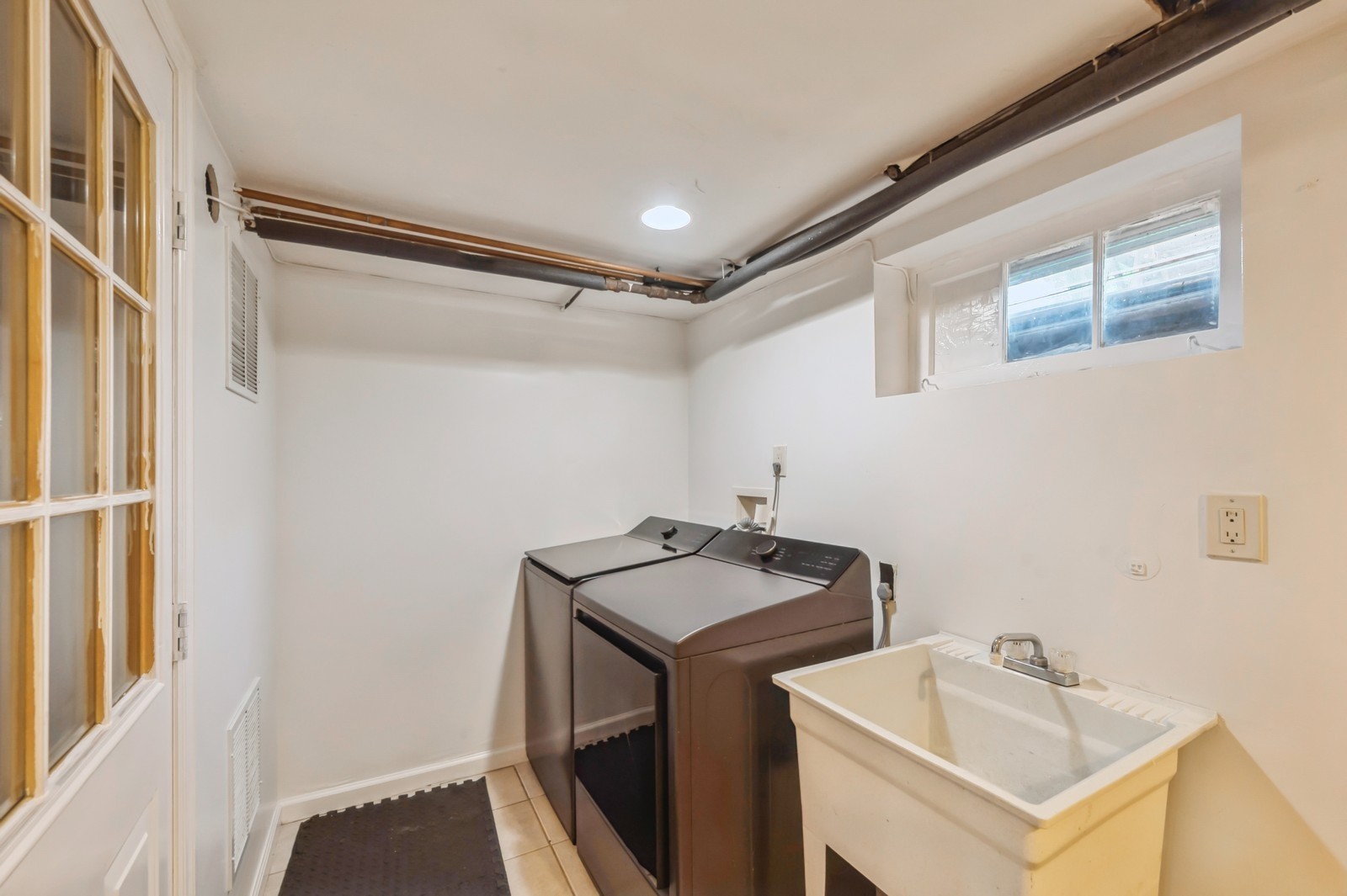 44_144LindenSt_2028_Large
